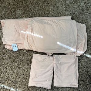 Ugg peachy pink queen sheets with pillowcases